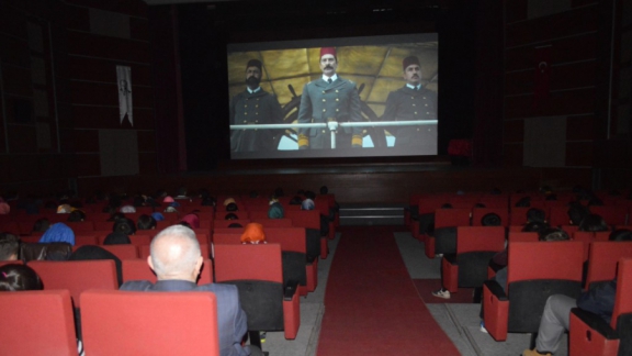 Ertuğrul 1890 Filminin Artvin Ahmet Hamdi Tanpınar Kültür Merkezinde tüm lise öğrencileri için gösterimi yapıldı.