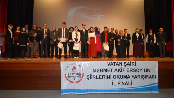 İlimiz Ahmet Hamdi Tanpınar Kültür Merkezinde Mehmet Akif ERSOYun Şiirlerini Güzel Okuma Yarışması İl Finali Yapıldı.