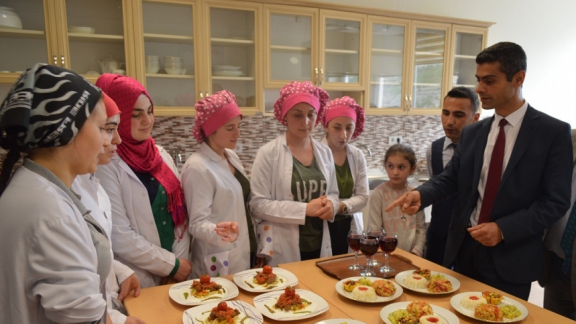 Ayhan Şahenk Mesleki ve Teknik Anadolu Lisesinde Yemek Yarışması Düzenlendi.