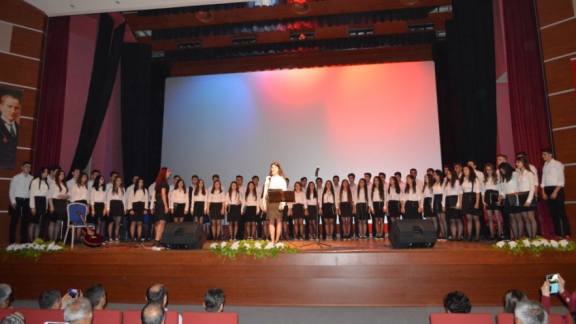 Kazım Karabekir Anadolu Lisesinin Geleneksel Türk Halk Müziği Konseri Gerçekleştirildi.
