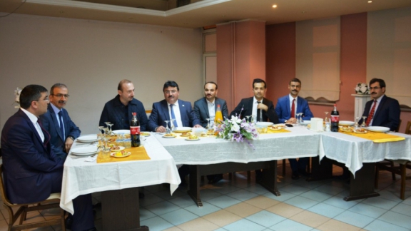 Artvin Belediyesi Tarafından 24 Kasım Öğretmenler Günü Dolayısıyla Yemek Düzenlendi