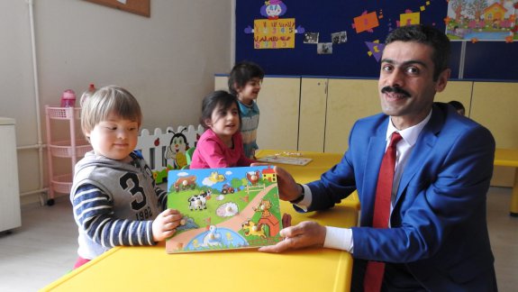 İl Milli Eğitim Müdürü Abdulcelil KAHVECİ, Atatürk Ortaokulu ve Zübeyde Hanım Anaokuluna Ziyarette Bulundu.