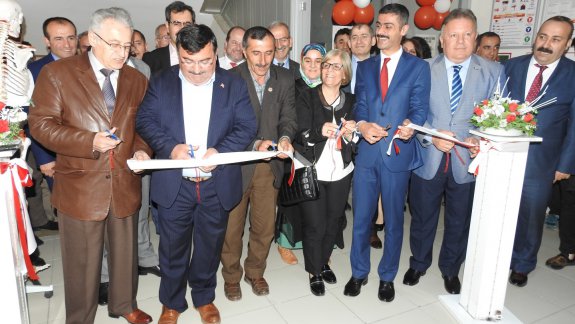İbn-i Sina Mesleki ve Teknik Anadolu Lisesinde TÜBİTAK 4006 Bilim Fuarının Açılışı Yapıldı. 