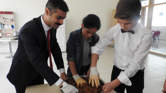 Ayhan Şahenk Mesleki ve Teknik Anadolu Lisesinde 2. Geleneksel Genç Aşçılar Yemek Yarışması Düzenlendi.