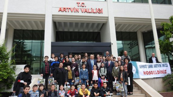23 Nisan Ulusal Egemenlik ve Çocuk Bayramı Etkinlikleri Kapsamında Gürcü Öğrenciler İlimizde Misafir Edildi.