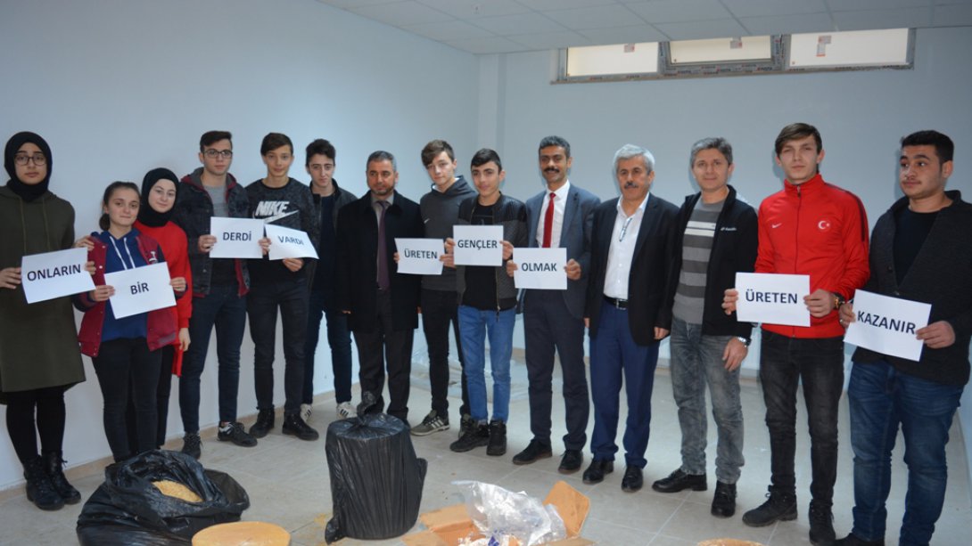 Artvin Anadolu İmam Hatip Lisesi Proje Okulu Öğrencilerinden Üreten Gençler Olmak  İsimli Proje Çalışmaları Devam Ediyor