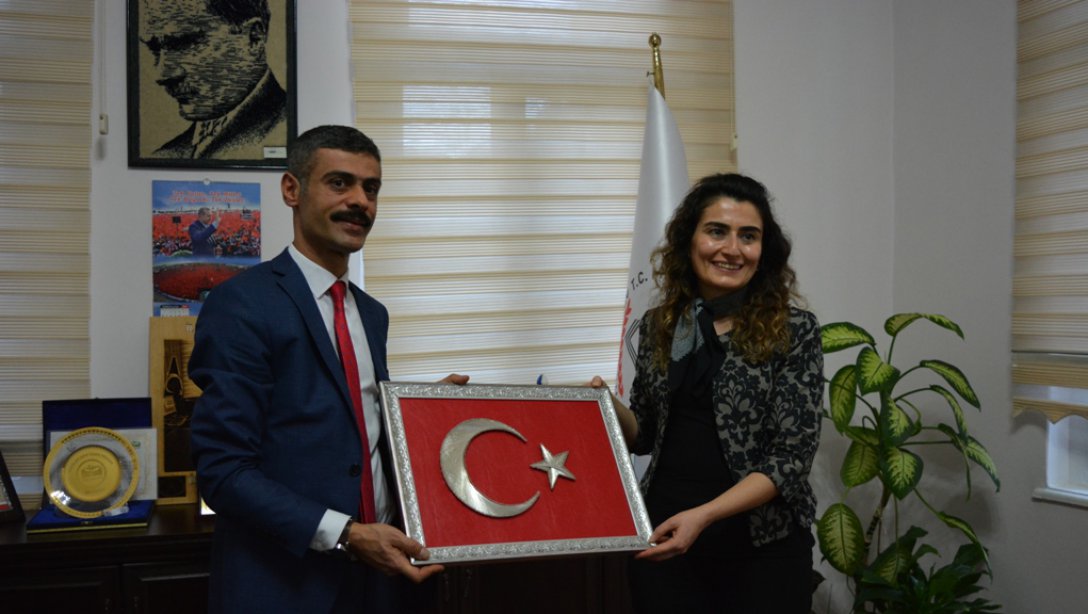 Batum Başkonsolosu Makbule Koçak İl Milli Eğitim Müdürü Abdulcelil Kahveciyi Makamında Ziyaret Etti