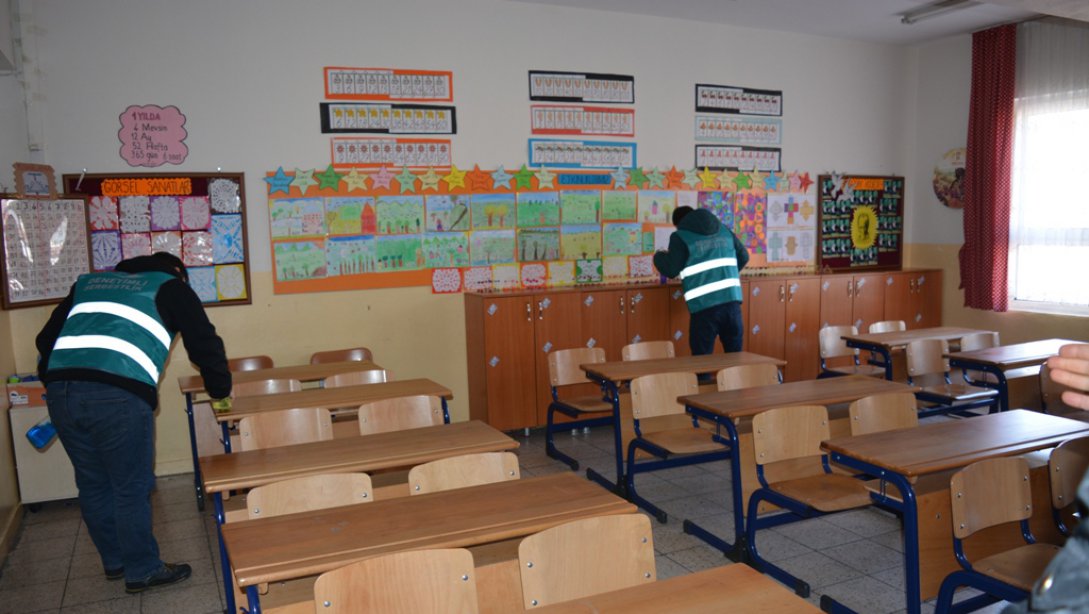 Denetimli Serbestlik Yükümlüleri Yarıyıl Tatilinde Okulları Temizliyor