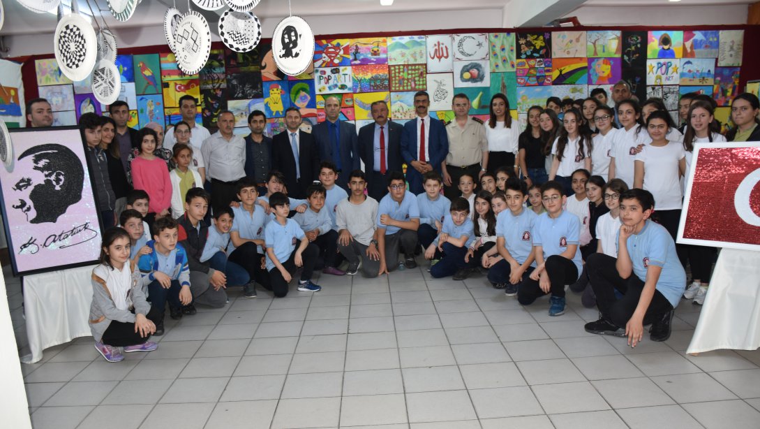 Atatürk Ortaokulu' nda Teknoloji Tasarım ve Görsel Sanatlar Sergisi Açıldı