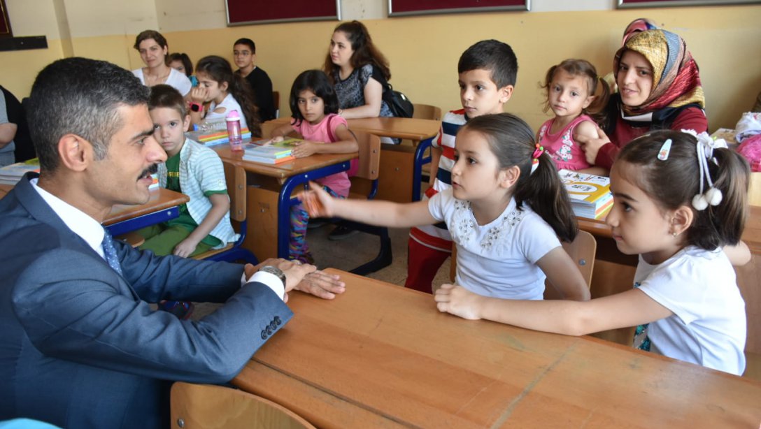 Milli Eğitim Müdürü Abdulcelil Kahveci Okula Uyum Programına Katılan Öğrencilerin Heyecanını Paylaştı
