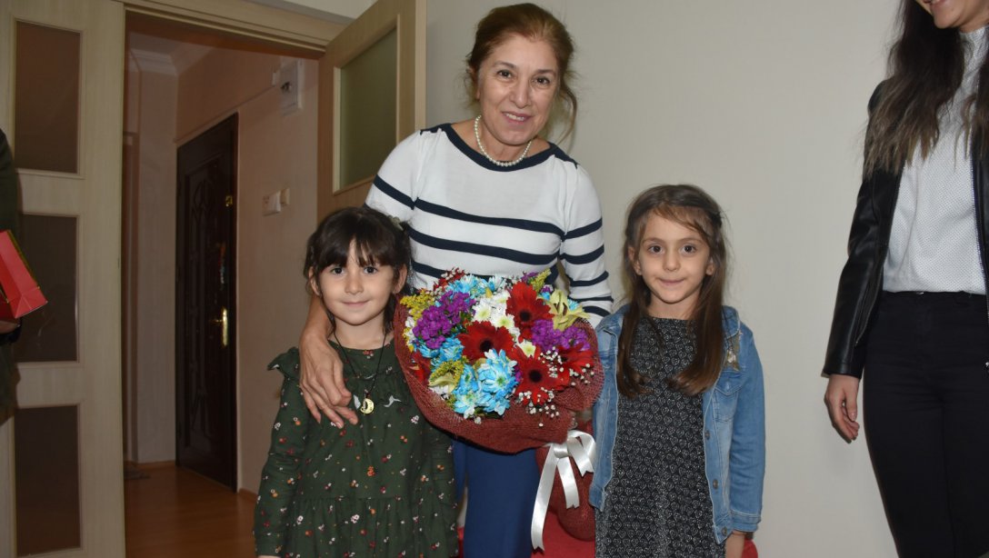 24 Kasım Öğretmenler Günü Programı Çerçevesinde Şehit Öğretmen Ömer Zeki VARAN' ın Ablası Ziyaret Edildi