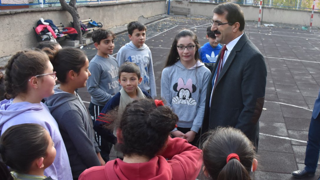 Milli Eğitim Müdürü Fahri Acar Atatürk Ortaokulu ve Milli Egemenlik Anaokulu'nu Ziyaret Etti