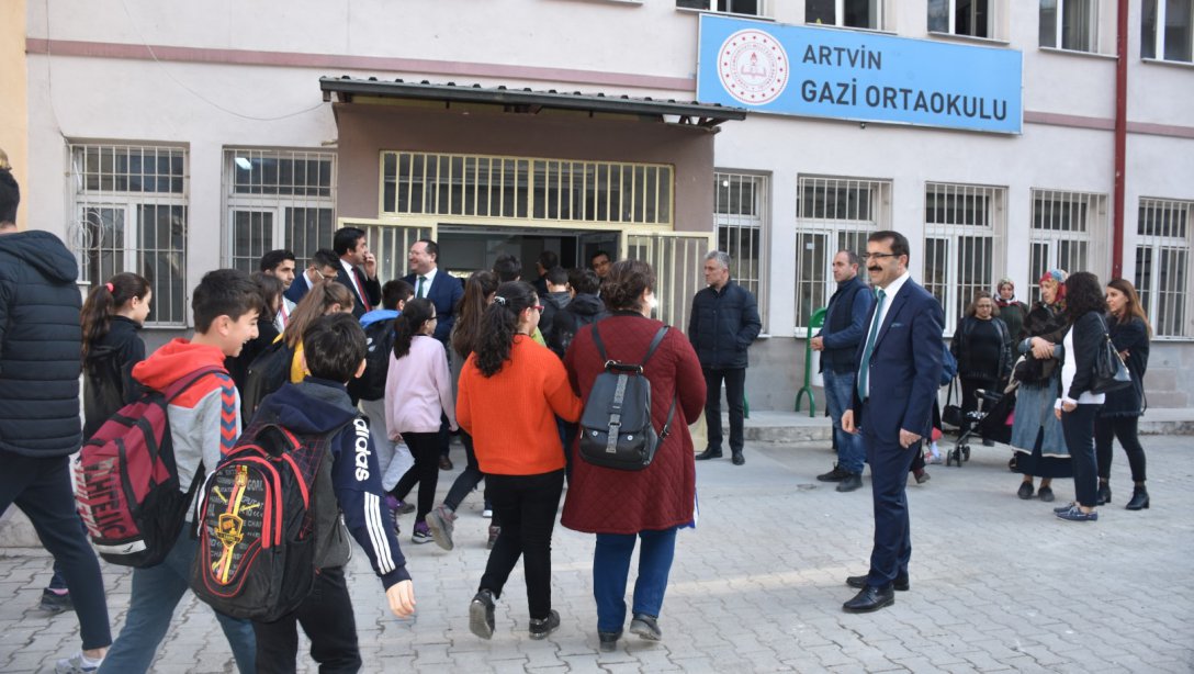 Gazi Ortaokulu Geçici Yeni Binasında Eğitim-Öğretime Başladı