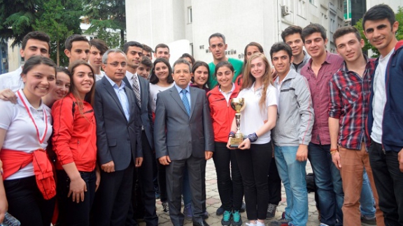 Artvin Anadolu Lisesi Halkoyunları Ekibi Türkiye Şampiyonu Oldu