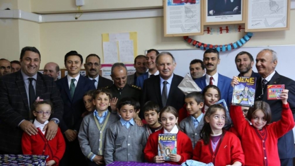 İl Millî Eğitim Müdürü Abdulcelil Kahveci, Artvin Valisi Ömer Doğanay ile Camili Yatılı Bölge Ortaokulunu Ziyaret Etti
