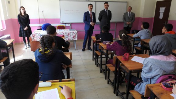İl Milli Eğitim Müdürü   Abdulcelil  KAHVECİ, TEOG Öncesi Okul Ziyaretlerine Devam Ediyor.