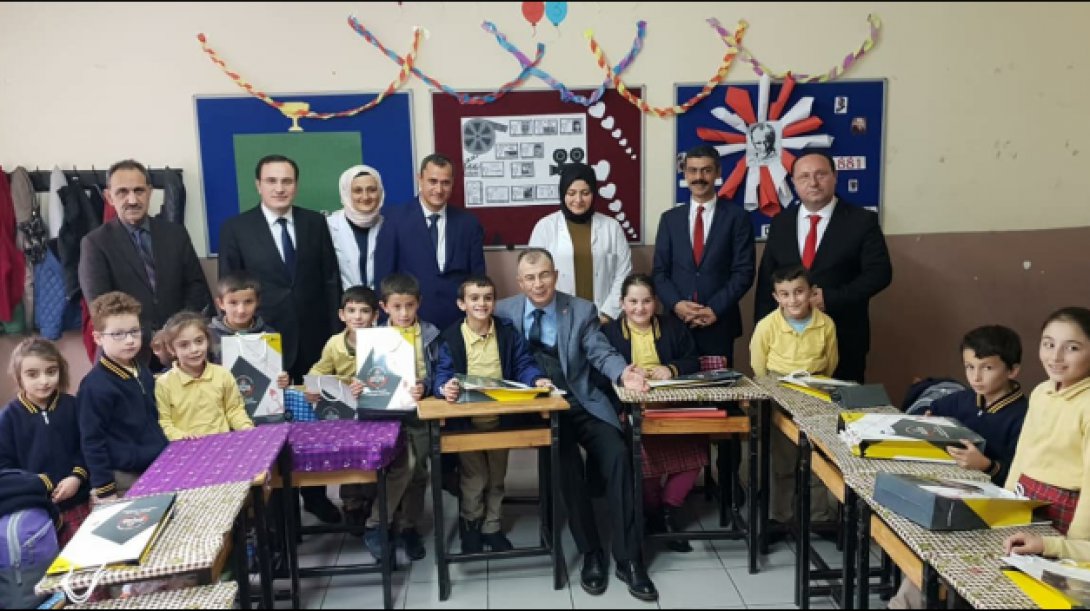 24 Kasım Öncesi Gürcistan Sınırındaki Köy Okuluna Anlamlı Ziyaret