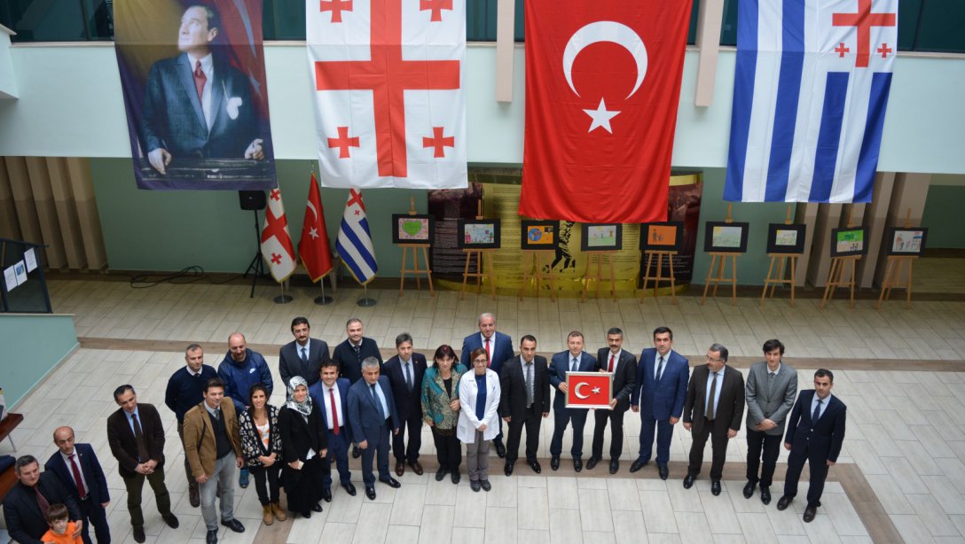 Artvin İl Milli Eğitim Müdürlüğünden Batumdaki Türk Okuluna Ziyaret