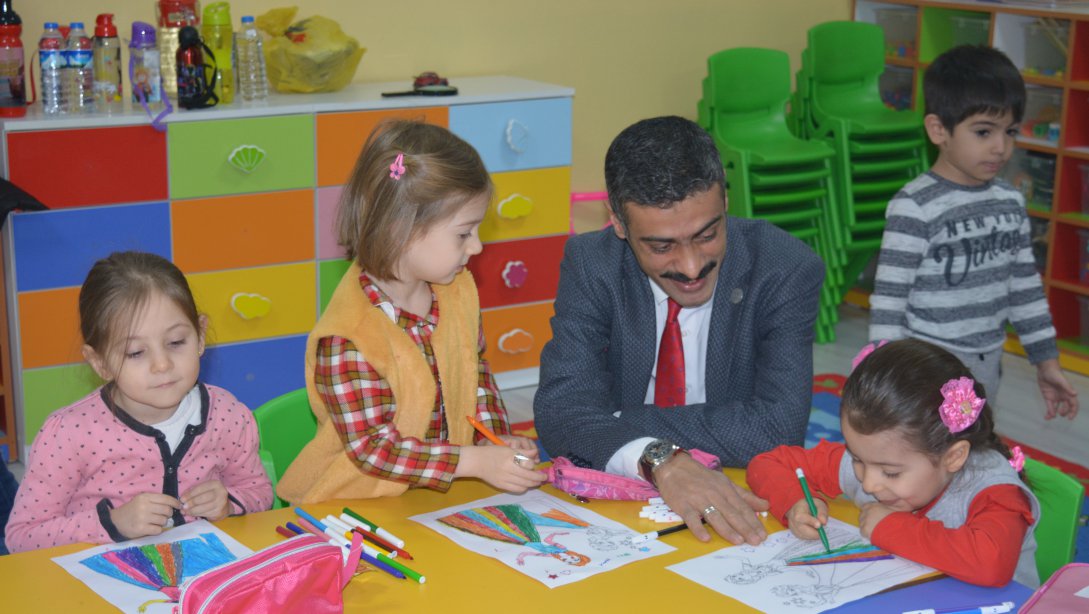 İl Milli Eğitim Müdürü Abdulcelil Kahveci İkinci Dönemin İlk Ders Heyecanını Öğrenci ve Öğretmenlerle Paylaştı