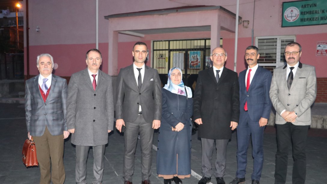 Ölçme Değerlendirme ve Sınav Hizmetleri Genel Müdürü Dr. Sadri ŞENSOY Ölçme Değerlendirme Merkezini Ziyaret Etti. 