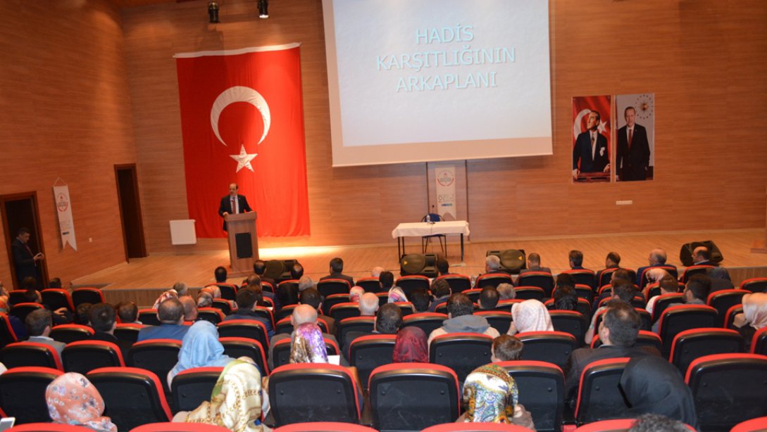Bayburt Üniversitesi Rektörü Prof. Dr. Selçuk COŞKUNdan Yönetici ve Öğretmenlere Konferans