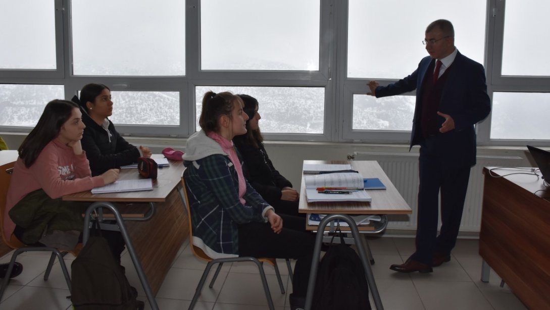 Artvin Valisi Yılmaz DORUK ve İl Milli Eğitim Müdürümüz Fahri ACAR' dan Sabahın İlk Saatlerinde Okullara Ziyaret