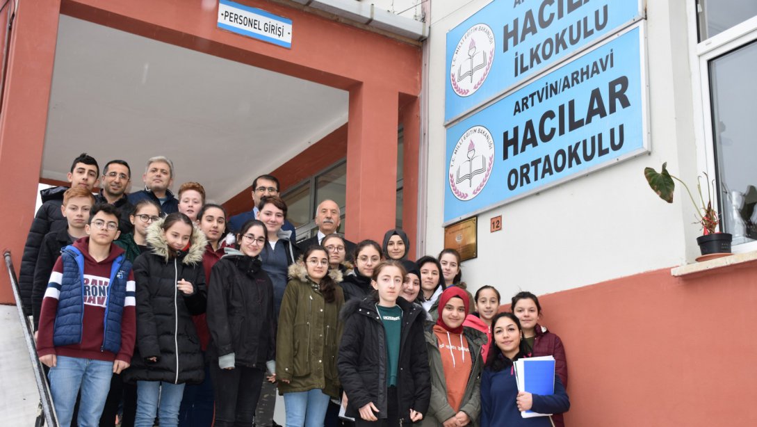 İl Milli Eğitim Müdürü Fahri ACAR Arhavi İlçesinde 8. Sınıf Öğrencilerine Yönelik Açılan Destekleme ve Yetiştirme Kurslarını Ziyaret Etti